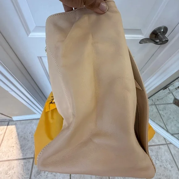 NWT Valentino by Mario Valentino Verra Signature Leather Tote Bag - Picture 5 of 13